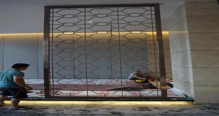 華宏誠(chéng)金屬 以精湛工藝打造酒店不銹鋼屏風(fēng)，定義空間美學(xué)新標(biāo)桿